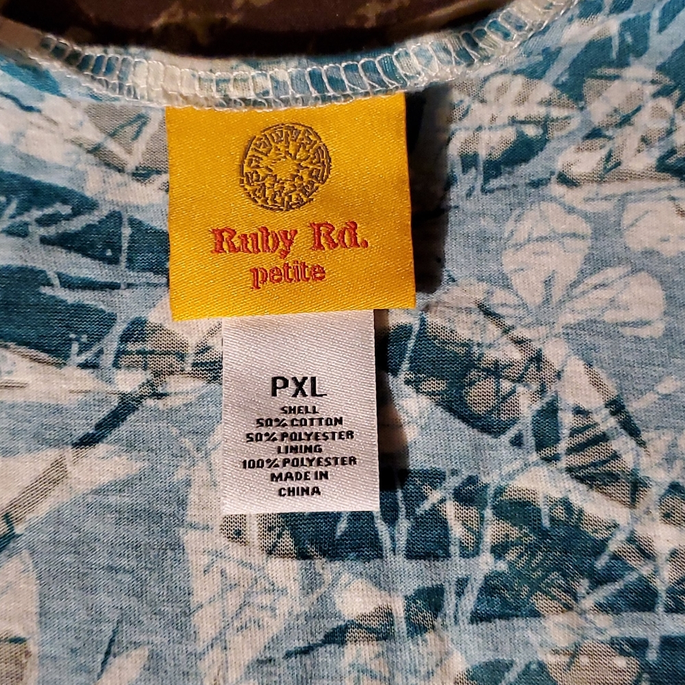 💙Ruby Rd. petite top💙 - Picture 3 of 4